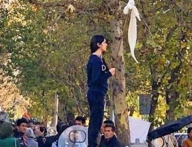 Ελεύθερη αφέθηκε μετά από ένα μήνα Ιρανή που κυκλοφορούσε χωρίς μαντίλα